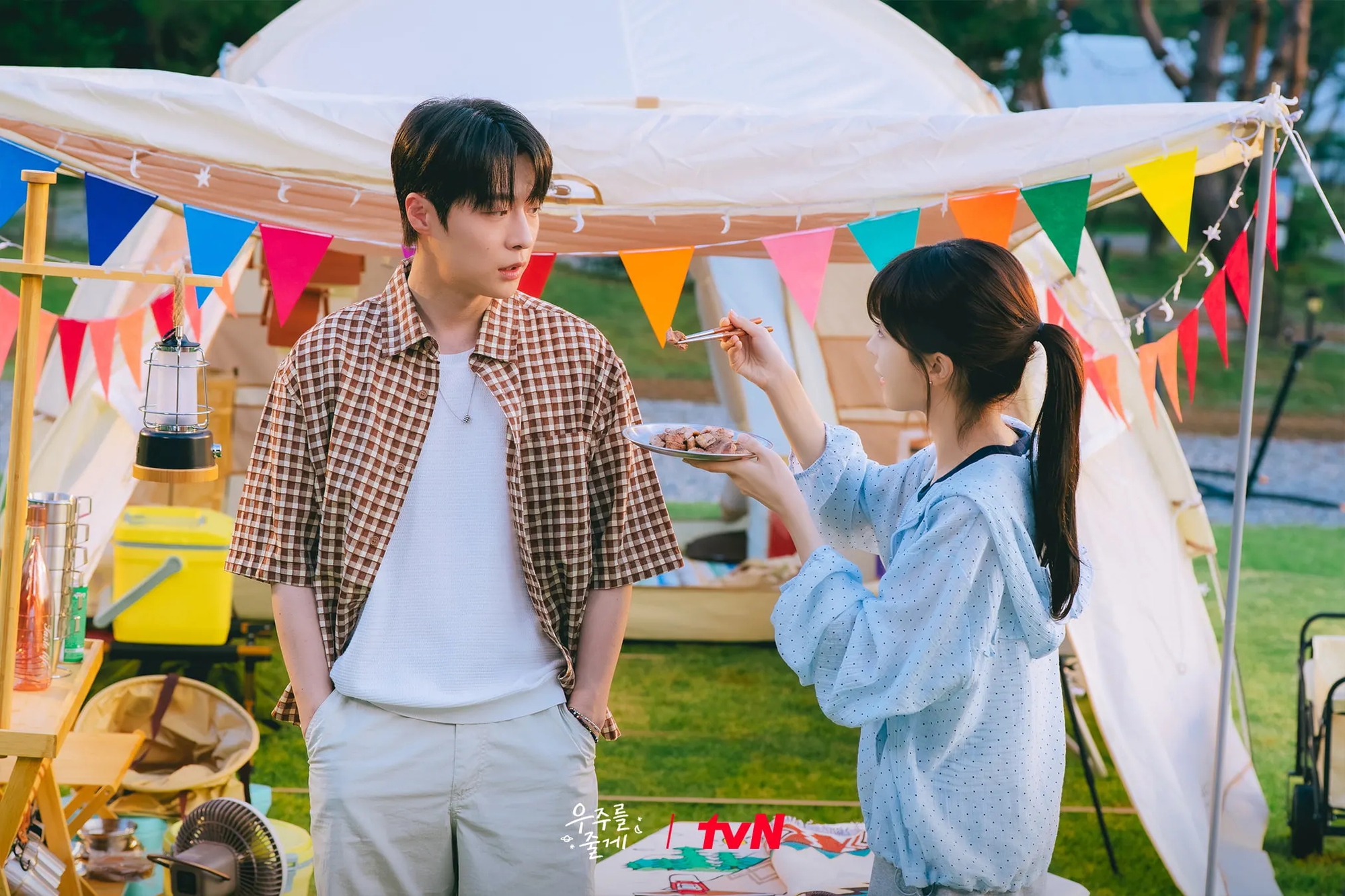 Sao lại c&oacute; phim H&agrave;n đ&aacute;ng y&ecirc;u thế n&agrave;y cơ chứ: Thống trị 142 quốc gia, tất cả l&agrave; nhờ ng&ocirc;i sao ai gặp cũng đổ đứ đừ- Ảnh 1.