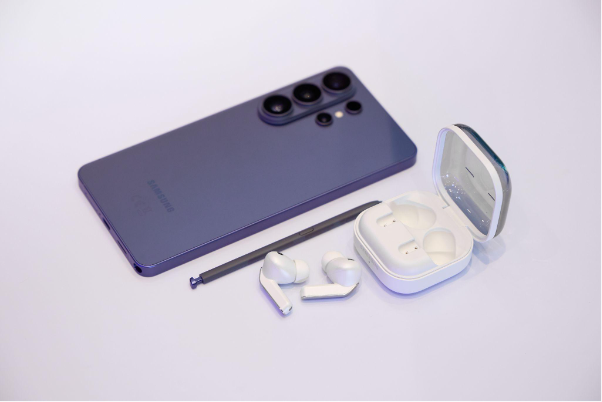 Tăng Duy Tân, Anh Tú, Ly Ly cùng Samsung khai màn đại tiệc công nghệ hoành tráng đầu năm với Galaxy 26 series- Ảnh 5. Tăng Duy Tân, Anh Tú, Ly Ly cùng Samsung khai màn đại tiệc công nghệ hoành tráng đầu năm với Galaxy 26 series- Ảnh 5.