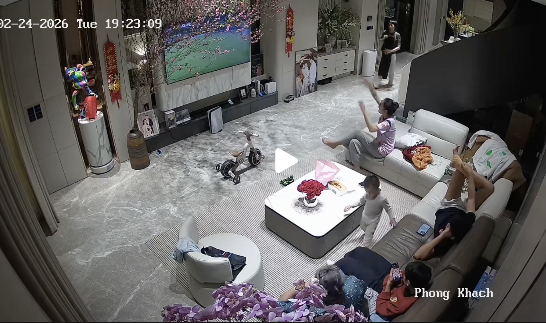 Biệt thự mấy chục tỷ của Văn Hậu - Do&atilde;n Hải My lại bị ch&ecirc; v&igrave; 1 chi tiết nhỏ trong video 3,2 triệu views- Ảnh 1.