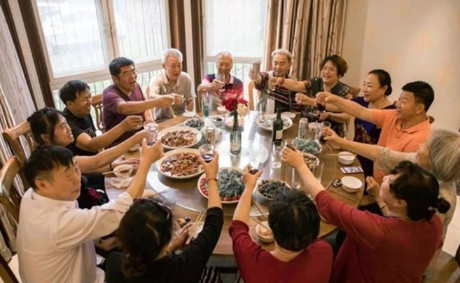 7 cặp vợ chồng g&oacute;p 10 triệu đồng/th&aacute;ng thu&ecirc; biệt thự c&ugrave;ng dưỡng gi&agrave;, thoải m&aacute;i sống chung nhờ thống nhất 1 quy tắc!- Ảnh 4.