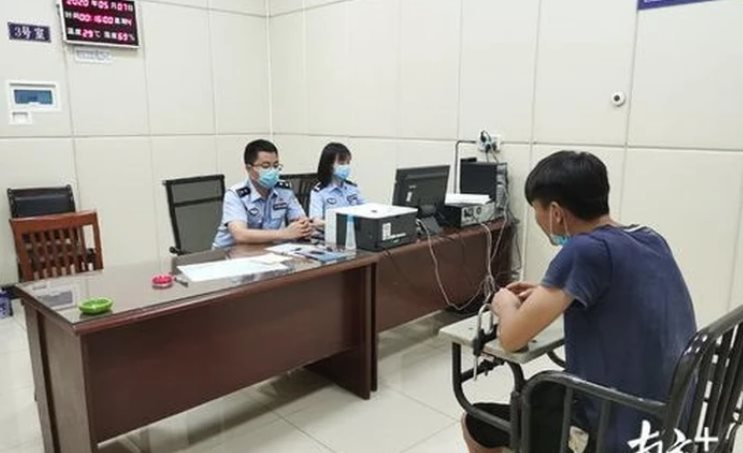 Sao k&ecirc; t&agrave;i khoản doanh nghiệp, ph&aacute;t hiện 1 nh&acirc;n vi&ecirc;n đ&atilde; nghỉ việc được 2 năm vẫn đều đặn nhận hơn 4,9 tỷ đồng từ c&ocirc;ng ty: Cảnh s&aacute;t lập tức v&agrave;o cuộc- Ảnh 1.