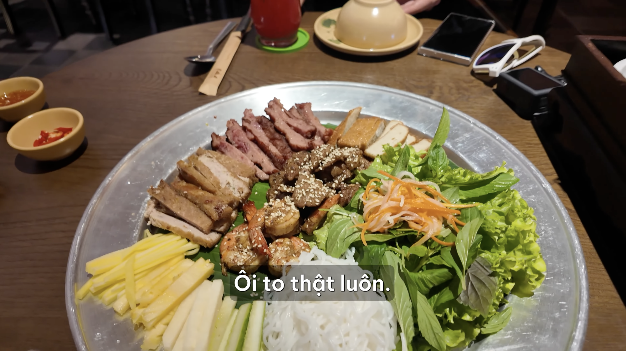 Chuyện cặp vợ chồng kh&aacute;ch H&agrave;n bị bỏ lại giữa th&agrave;nh phố m&ugrave;a Tết vừa qua- Ảnh 13.