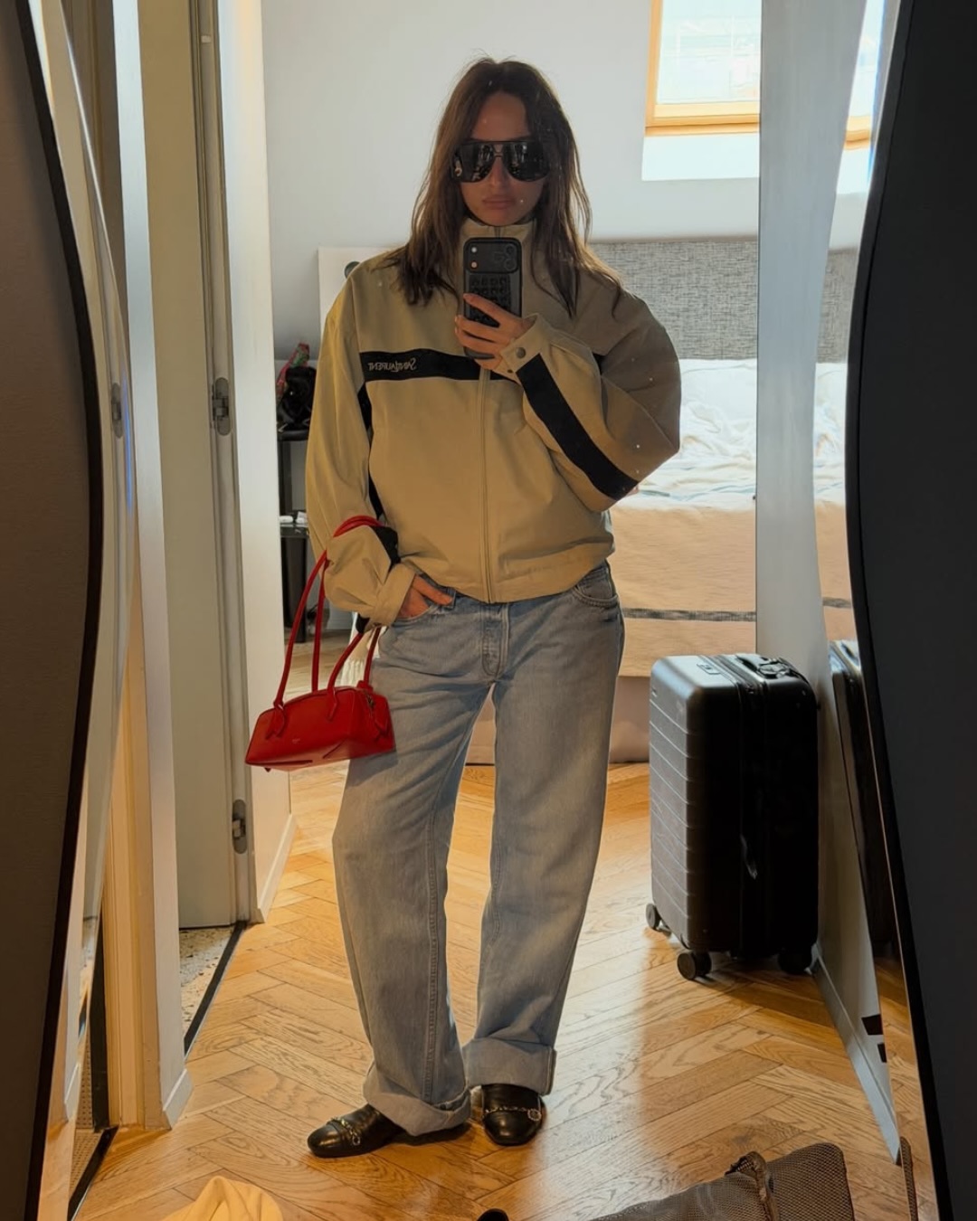 &Aacute;o kho&aacute;c của Saint Laurent đang khiến cả c&otilde;i mạng phải ồn!- Ảnh 11.