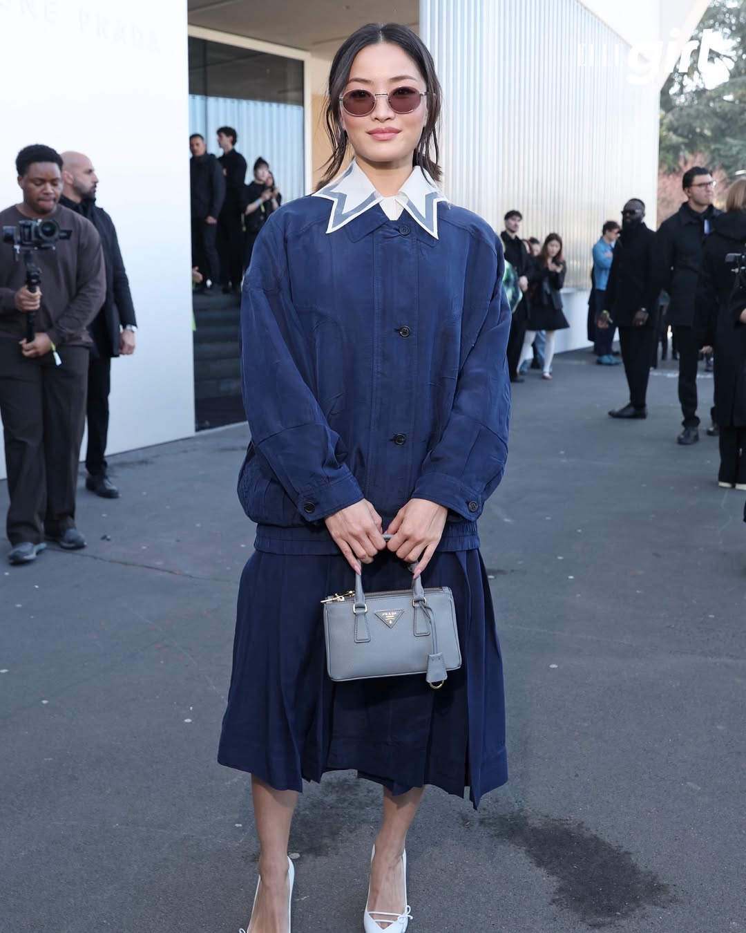 Show Prada năm nay: Tỷ ph&uacute; Mark Zuckerberg ngồi front row g&acirc;y tranh c&atilde;i, 2 nữ thần H&agrave;n Quốc đọ sắc trong 1 khung h&igrave;nh- Ảnh 9.