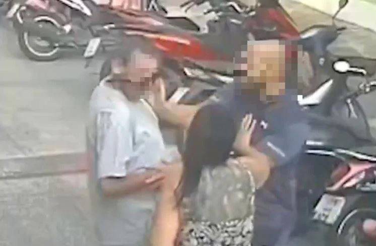 Người đ&agrave;n &ocirc;ng tử vong sau khi bị t&aacute;t ng&atilde; xuống đường- Ảnh 1.