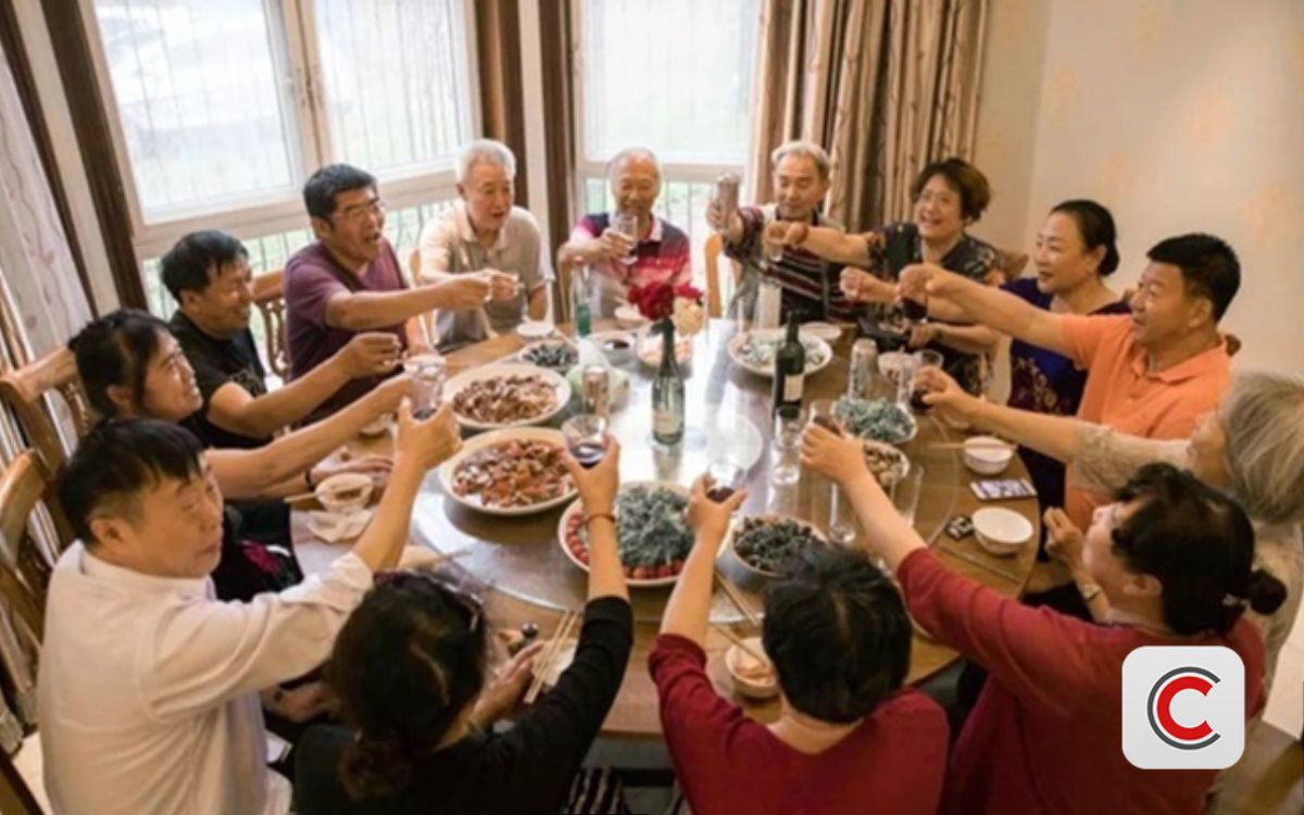 7 cặp vợ chồng g&oacute;p 10 triệu đồng/th&aacute;ng thu&ecirc; biệt thự c&ugrave;ng dưỡng gi&agrave;, thoải m&aacute;i sống chung nhờ thống nhất 1 quy tắc!- Ảnh 1.