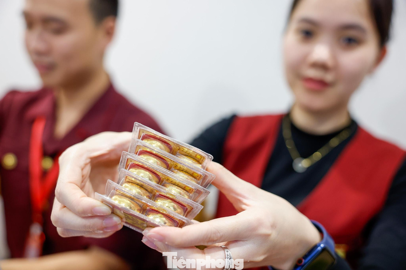 Gi&aacute; v&agrave;ng, bạc giảm mạnh sau ng&agrave;y V&iacute;a Thần t&agrave;i- Ảnh 1.