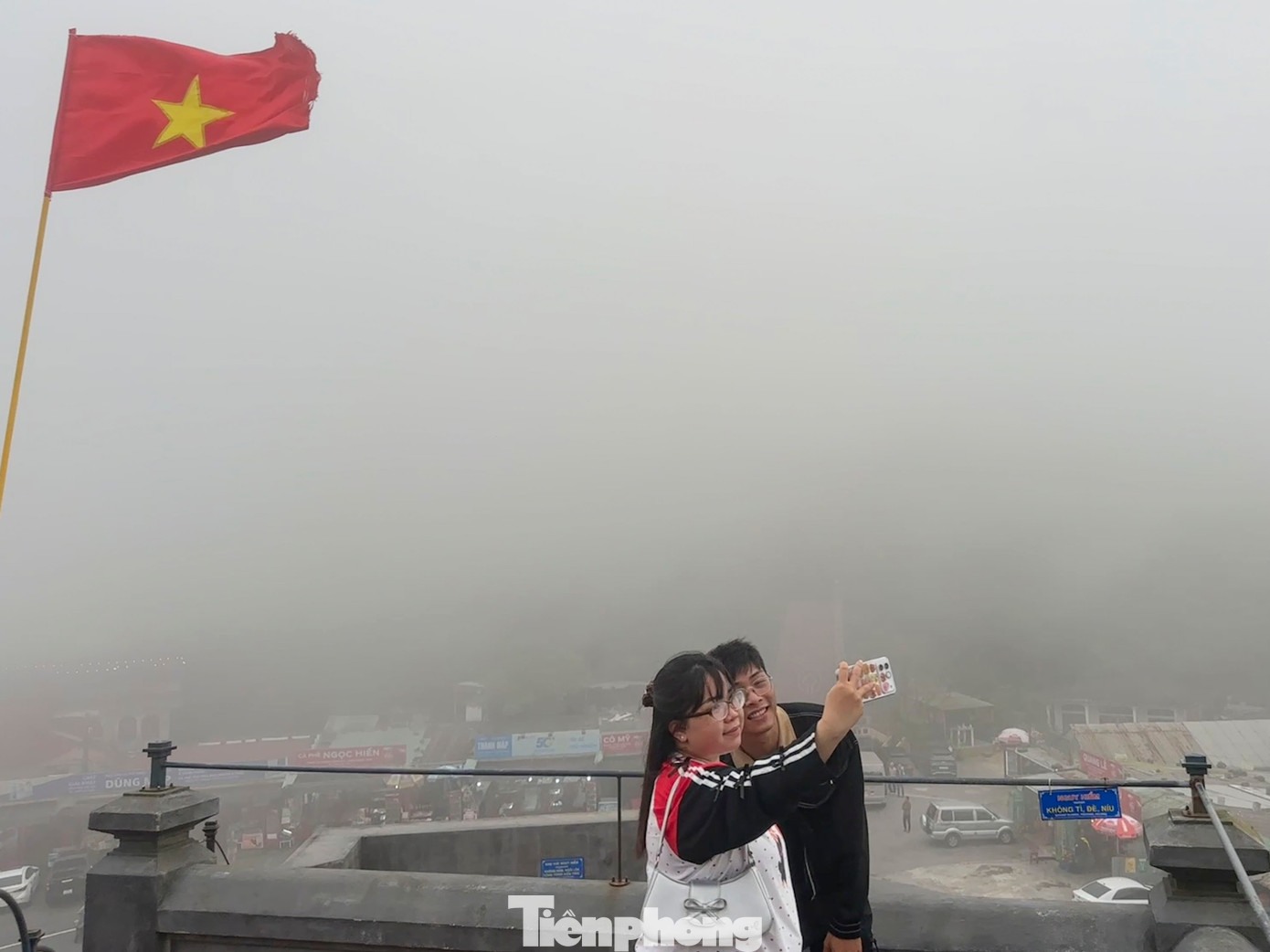 Du kh&aacute;ch th&iacute;ch th&uacute; check-in Hải V&acirc;n Quan trong sương m&ugrave;- Ảnh 5.