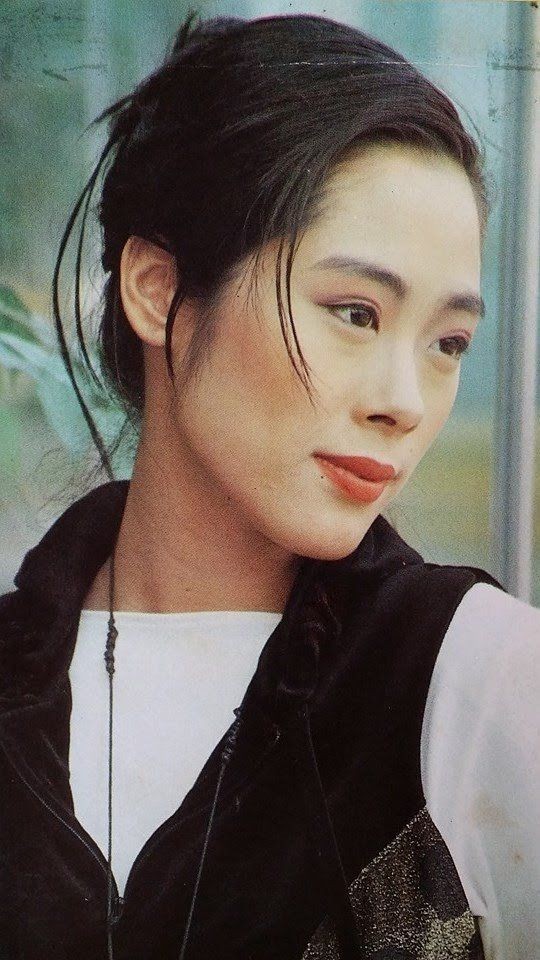 Sự hết thời của nữ ca sĩ nổi tiếng bậc nhất showbiz: Ngủ dưới gầm cầu, sống nhờ đồ ăn thừa, t&agrave;i sản duy nhất l&agrave; m&aacute;y nghe nhạc- Ảnh 2.