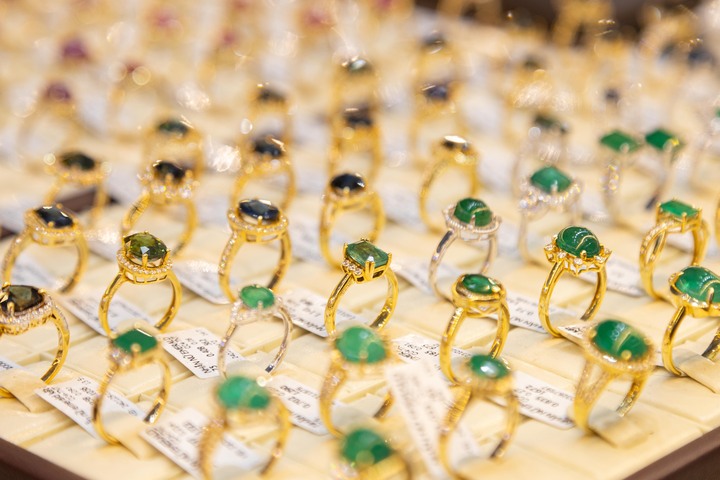 Gi&aacute; v&agrave;ng h&ocirc;m nay 28/2: Tăng l&ecirc;n s&aacute;t ngưỡng 5.300 USD/ounce- Ảnh 1.