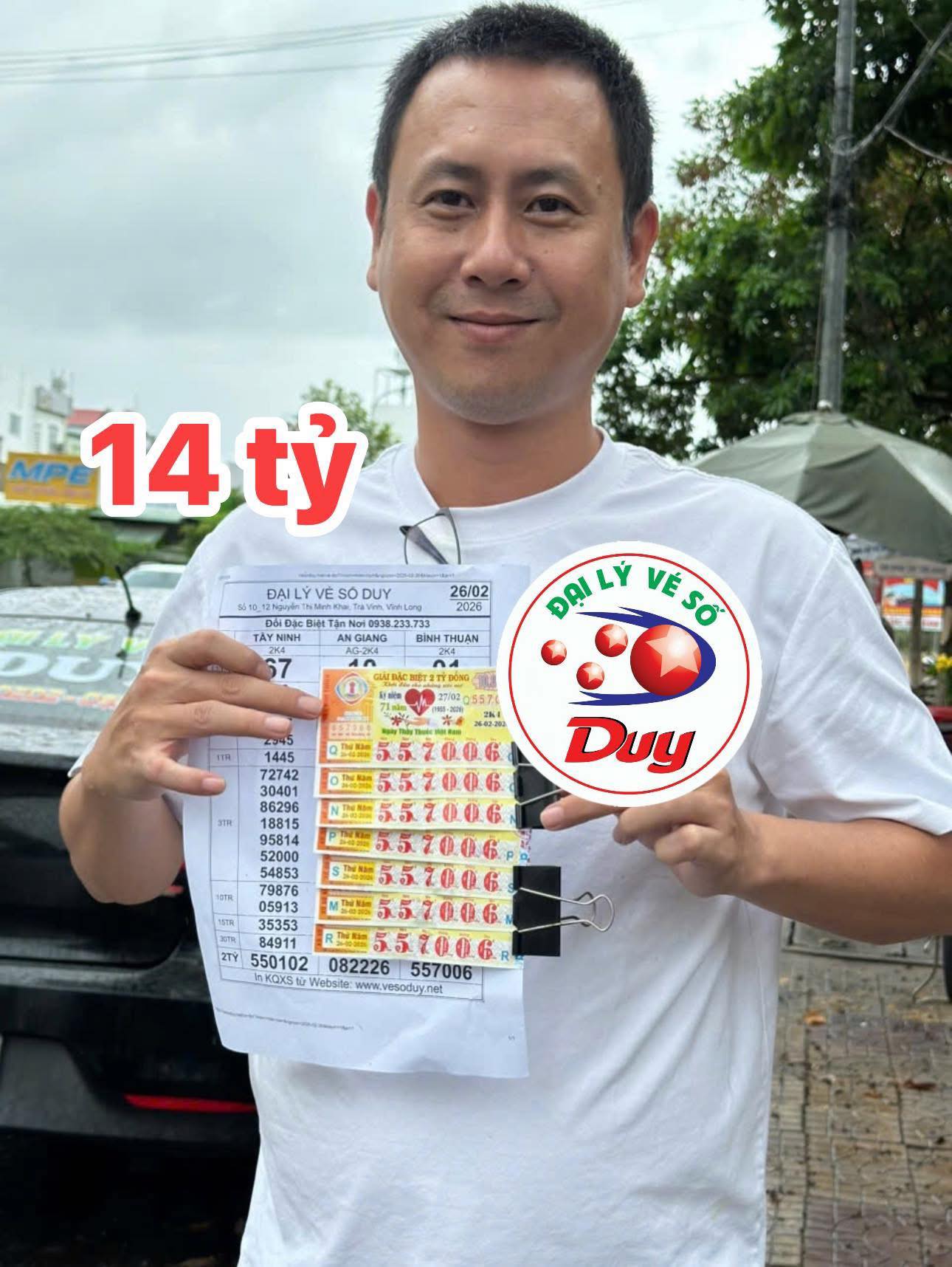 Xổ số miền Nam: Mua vé số ngoài ý muốn nhưng bất ngờ trúng độc đắc 14 tỉ đồng- Ảnh 1. Xổ số miền Nam: Mua vé số ngoài ý muốn nhưng bất ngờ trúng độc đắc 14 tỉ đồng- Ảnh 1.