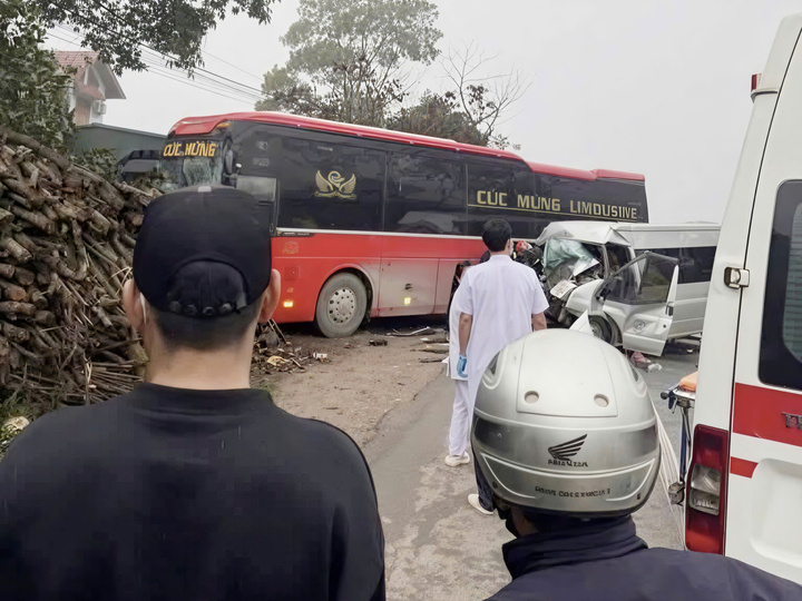 Tai nạn thảm khốc giữa 2 xe kh&aacute;ch ở Lạng Sơn, 6 người thương vong- Ảnh 2.