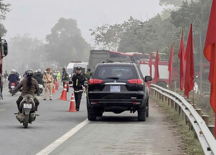 Tai nạn thảm khốc giữa 2 xe kh&aacute;ch ở Lạng Sơn, 6 người thương vong- Ảnh 1.