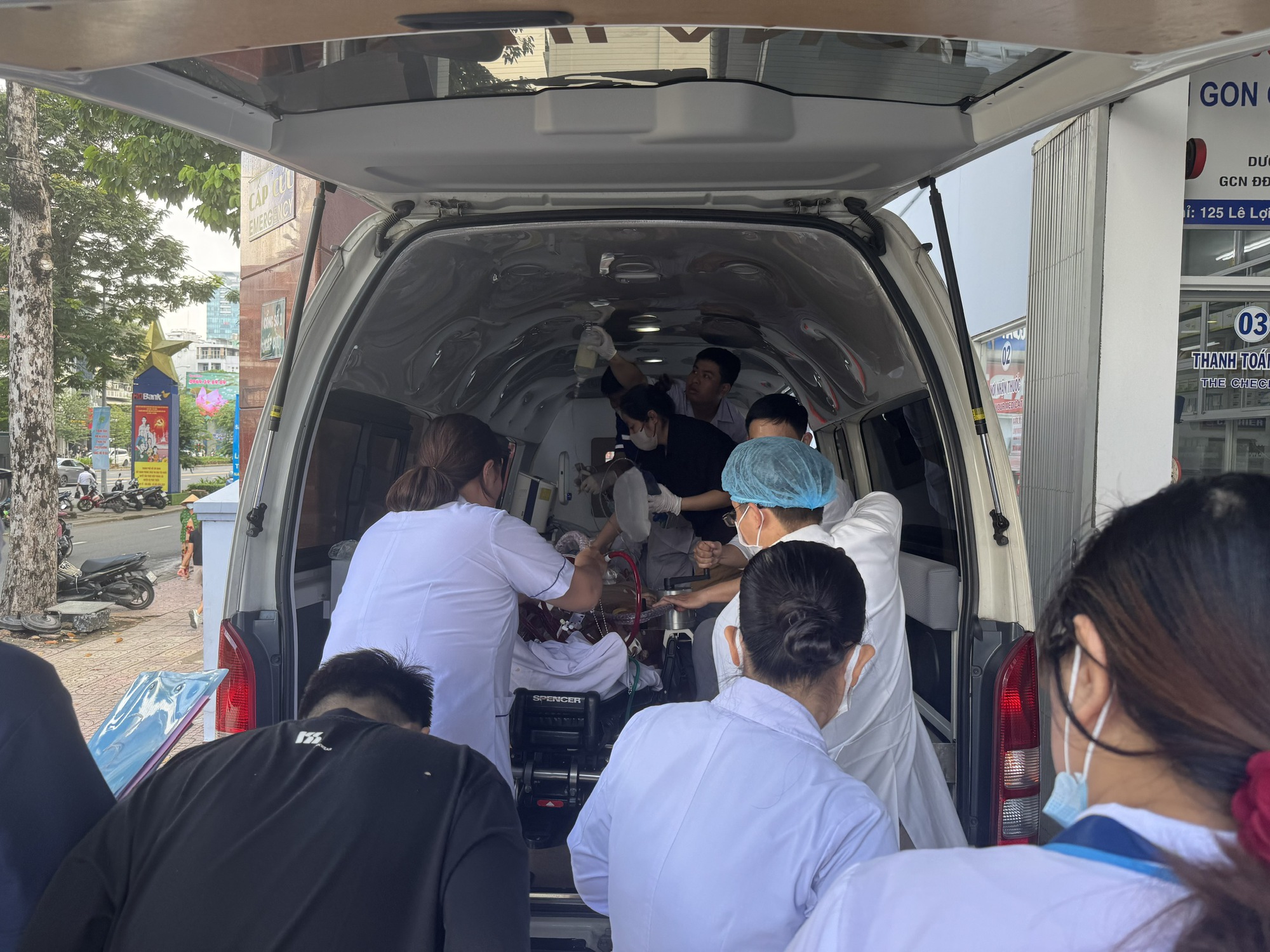 Bác sĩ thiết lập ECMO trong 20 phút, cứu sống nhiều ca ngừng tim nguy kịch- Ảnh 1. Bác sĩ thiết lập ECMO trong 20 phút, cứu sống nhiều ca ngừng tim nguy kịch- Ảnh 1.