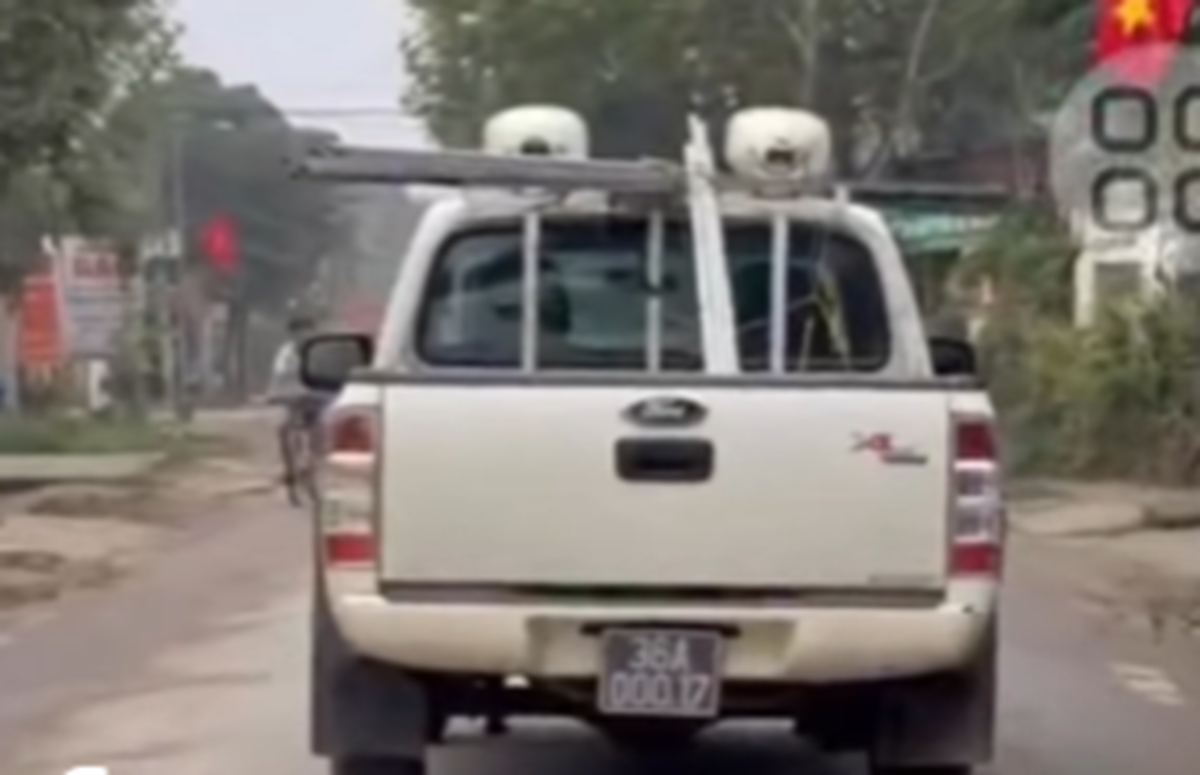 Ô tô biển xanh bị phạt 38 triệu đồng sau phản ánh của người dân- Ảnh 1. Ô tô biển xanh bị phạt 38 triệu đồng sau phản ánh của người dân- Ảnh 1.