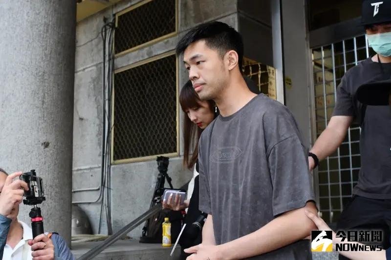 Nam diễn viên bị cấm sóng vô thời hạn giờ đi bán củ cải muối, để vợ MC nuôi cả nhà 8 miệng ăn- Ảnh 4. Nam diễn viên bị cấm sóng vô thời hạn giờ đi bán củ cải muối, để vợ MC nuôi cả nhà 8 miệng ăn- Ảnh 4.