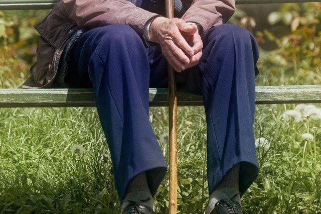 Người tr&ecirc;n 40 tuổi thường c&oacute; m&ugrave;i kh&oacute; chịu: C&aacute;c b&aacute;c sĩ cảnh b&aacute;o rằng m&ugrave;i n&agrave;y mạnh nhất ở 6 khu vực, tr&aacute;nh vệ sinh qu&aacute; mức- Ảnh 1.