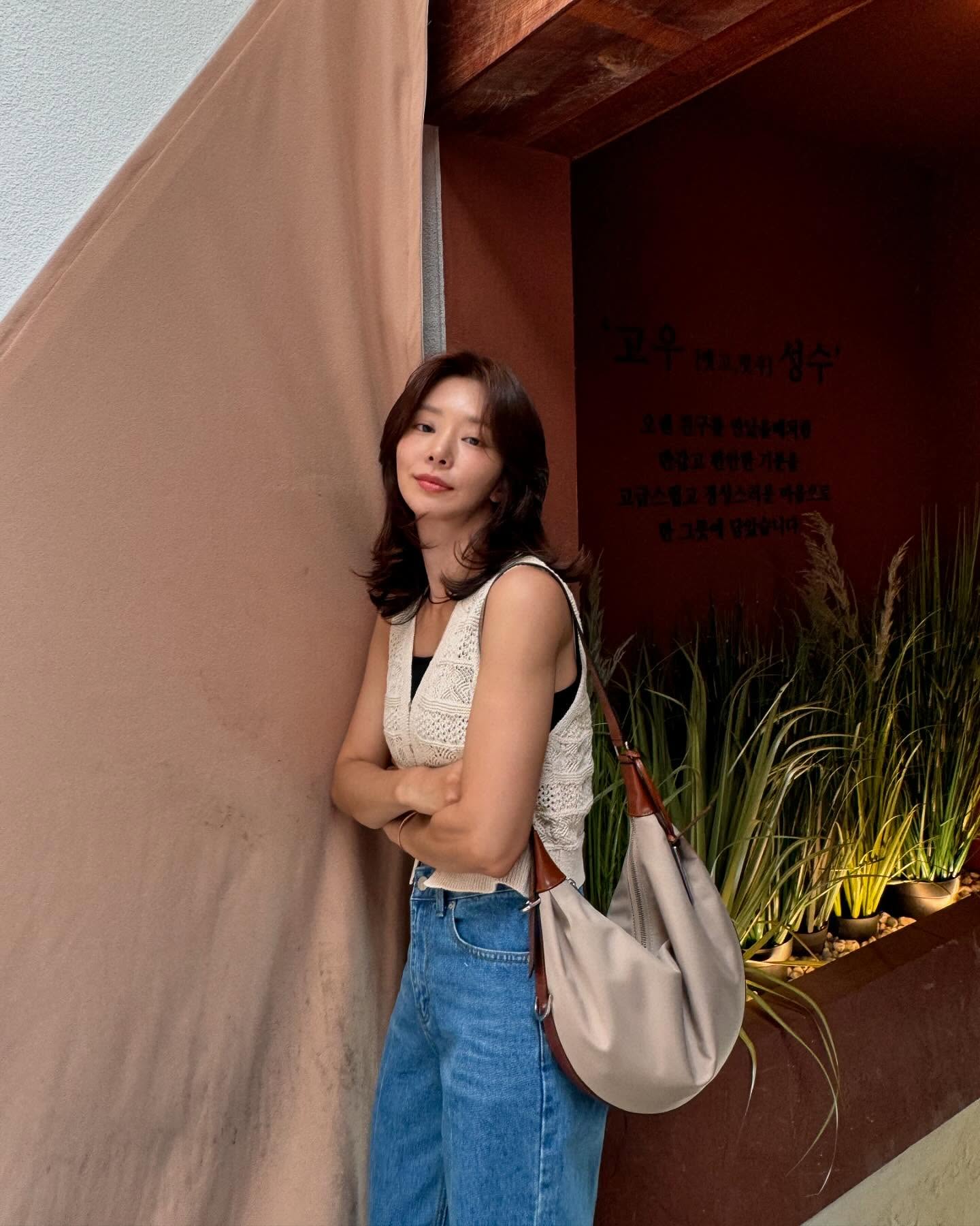 Ngắm 5 c&ocirc;ng thức diện quần d&agrave;i từ sao H&agrave;n, chị em sẽ kh&ocirc;ng c&ograve;n thiết tha mặc v&aacute;y nữa- Ảnh 3.