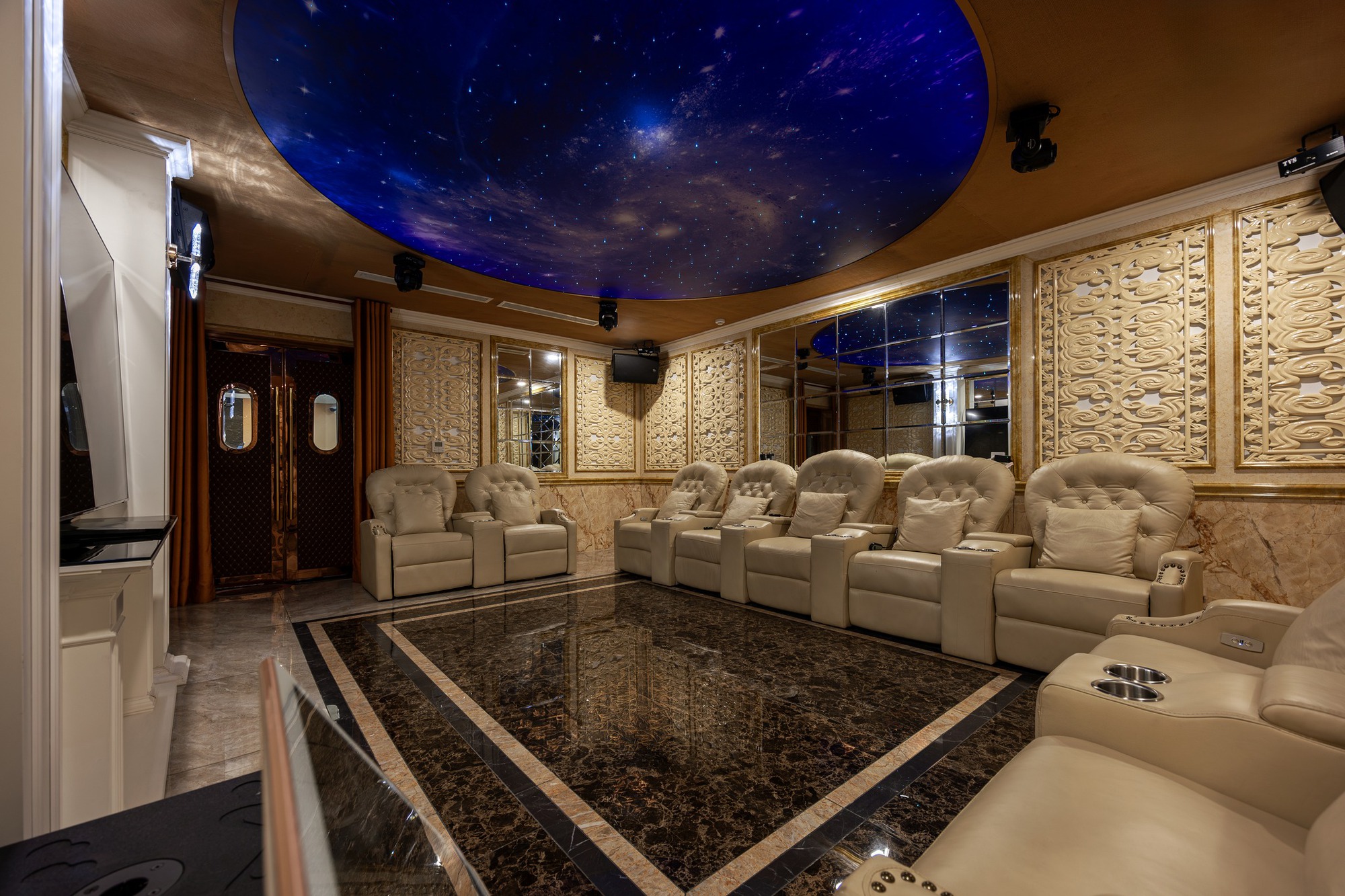 Trọn vẹn về villa trong Thỏ Ơi!! của Trấn Th&agrave;nh: Bối cảnh xa hoa nhưng cũng đầy &aacute;m ảnh- Ảnh 12.