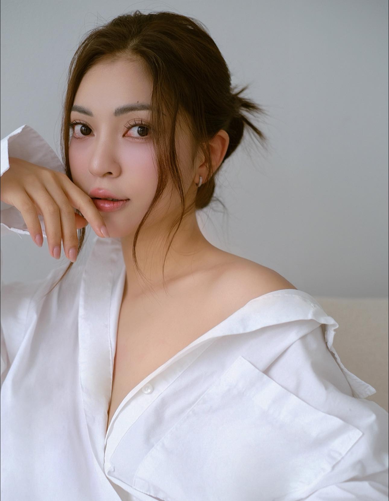 B&iacute; ẩn lớn trong h&ocirc;n nh&acirc;n của Nhật L&ecirc;- Ảnh 1.