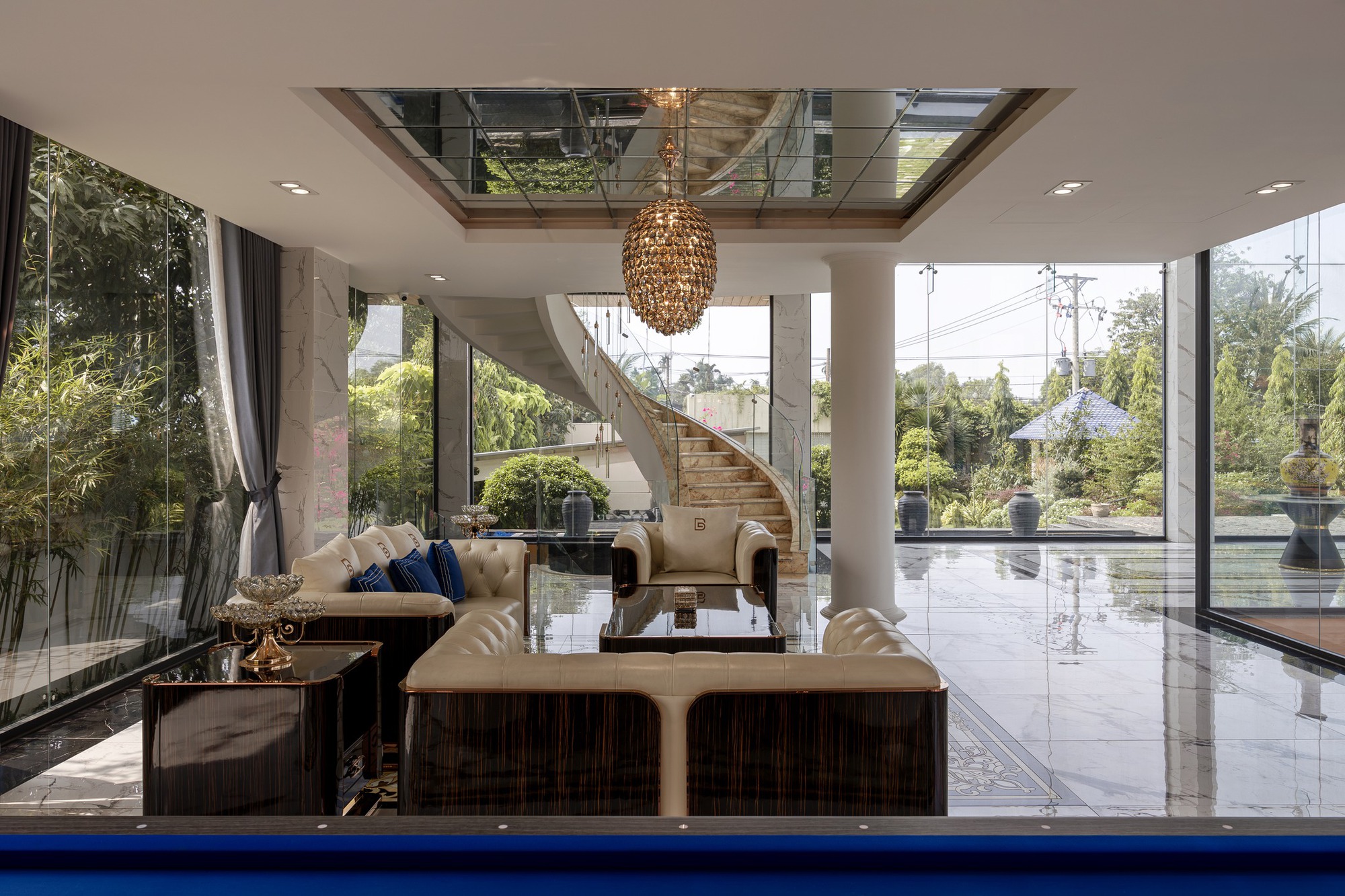 Trọn vẹn về villa trong Thỏ Ơi!! của Trấn Th&agrave;nh: Bối cảnh xa hoa nhưng cũng đầy &aacute;m ảnh- Ảnh 8.