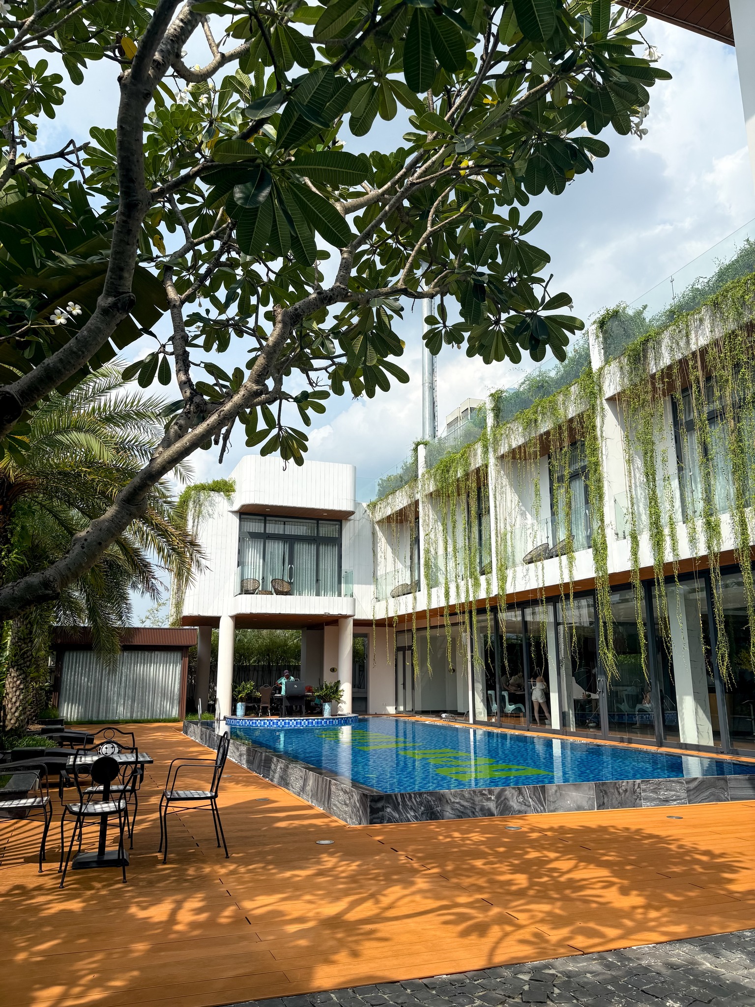 Trọn vẹn về villa trong Thỏ Ơi!! của Trấn Th&agrave;nh: Bối cảnh xa hoa nhưng cũng đầy &aacute;m ảnh- Ảnh 4.