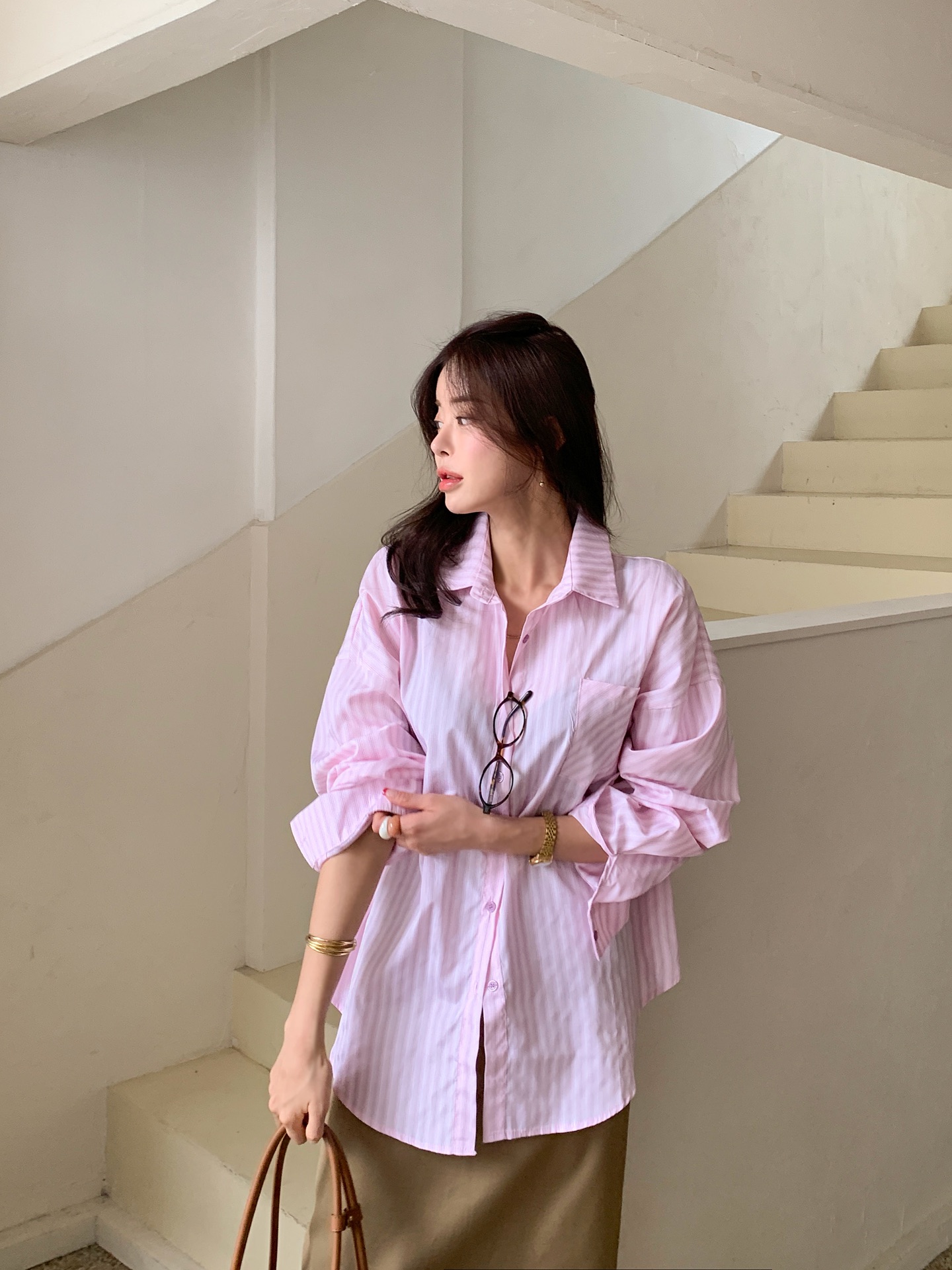 Cần nhất l&uacute;c n&agrave;y l&agrave; cập nhật 4 xu hướng &aacute;o sơ mi xu&acirc;n - h&egrave; đang hot- Ảnh 7.