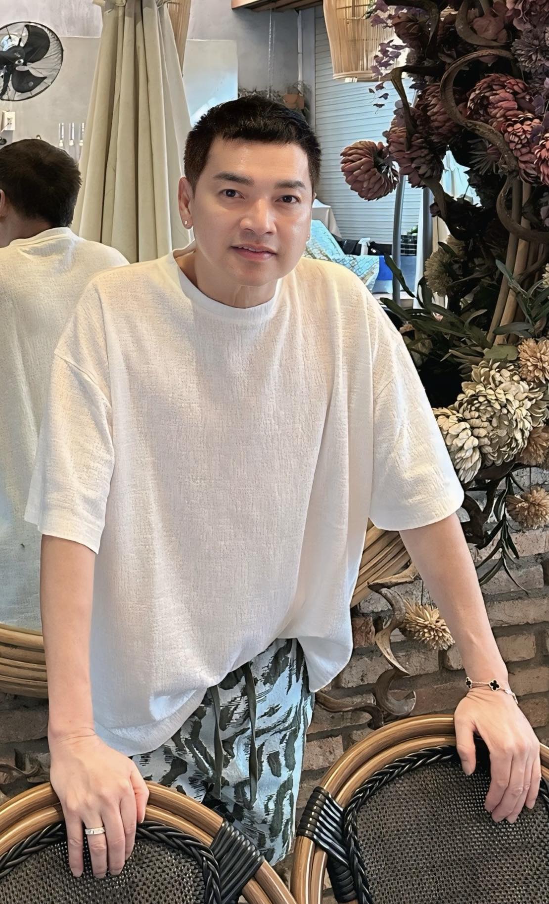 Nam nghệ sĩ U70 si m&ecirc; mẹ đơn th&acirc;n k&eacute;m 37 tuổi, tặng biệt thự 4 tầng, mua nhiều mỹ phẩm để kh&ocirc;ng gi&agrave;- Ảnh 8.