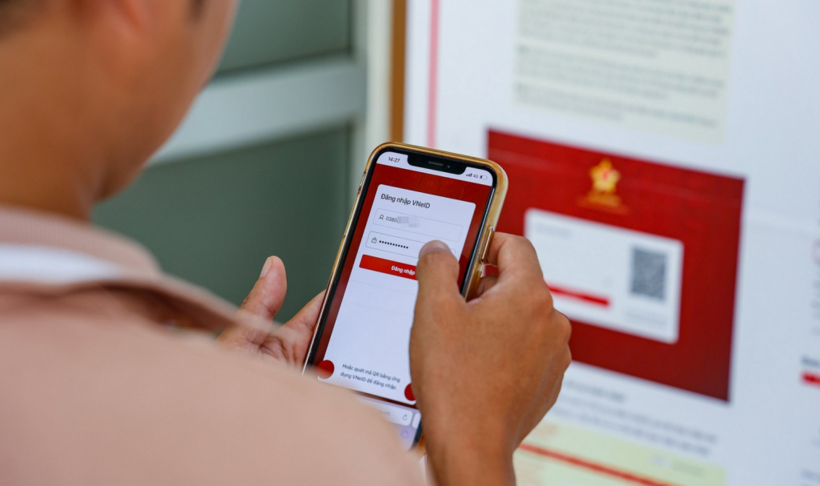 Quy định mới từ 1/3: T&agrave;i xế &ocirc; t&ocirc; v&agrave; xe m&aacute;y ch&iacute;nh thức chuyển sang d&ugrave;ng giấy đăng kiểm điện tử- Ảnh 1.