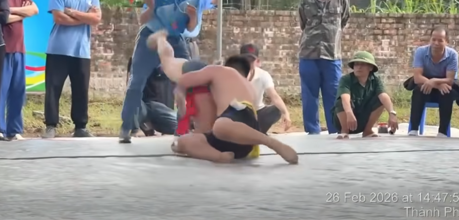 Đô vật 44 tuổi tử vong tại hội làng: Bác sĩ cảnh báo đòn đánh gây chấn thương cổ- Ảnh 1. Đô vật 44 tuổi tử vong tại hội làng: Bác sĩ cảnh báo đòn đánh gây chấn thương cổ- Ảnh 1.