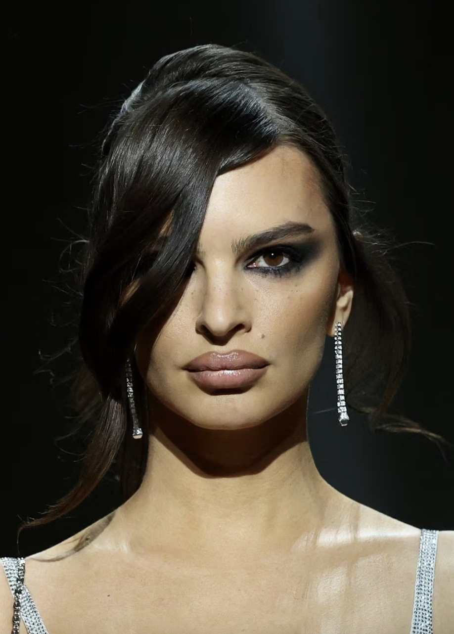 M&agrave;n catwalk xi&ecirc;u vẹo của người mẫu n&oacute;ng bỏng tại show Gucci bị mỉa mai- Ảnh 3.