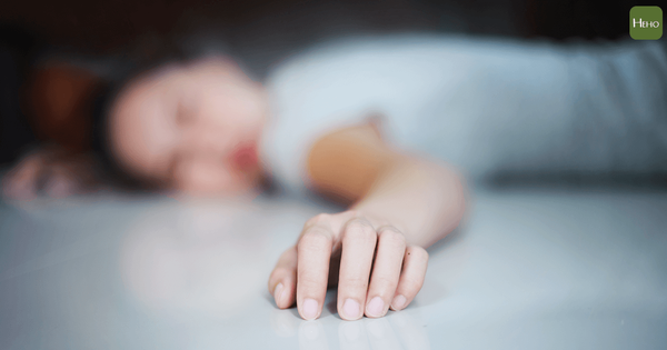 Người phụ nữ 54 tuổi đột ngột tử vong giữa đ&ecirc;m, b&aacute;c sĩ chỉ ra 2 loại nước 