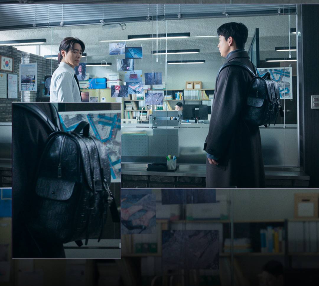 11 chi tiết ẩn đắt gi&aacute; ở The Art of Sarah: 4 c&aacute;i t&ecirc;n - 4 bản ng&atilde;, người đ&agrave;n &ocirc;ng đ&atilde; chết l&agrave; ai?- Ảnh 3.