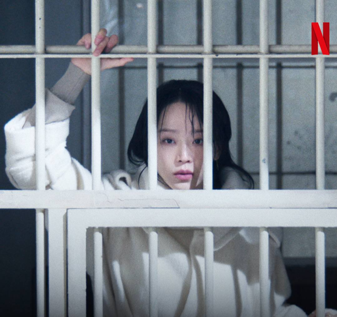 11 chi tiết ẩn đắt gi&aacute; ở The Art of Sarah: 4 c&aacute;i t&ecirc;n - 4 bản ng&atilde;, người đ&agrave;n &ocirc;ng đ&atilde; chết l&agrave; ai?- Ảnh 6.