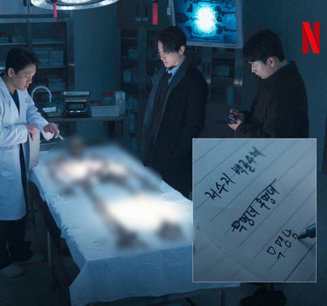 11 chi tiết ẩn đắt gi&aacute; ở The Art of Sarah: 4 c&aacute;i t&ecirc;n - 4 bản ng&atilde;, người đ&agrave;n &ocirc;ng đ&atilde; chết l&agrave; ai?- Ảnh 10.