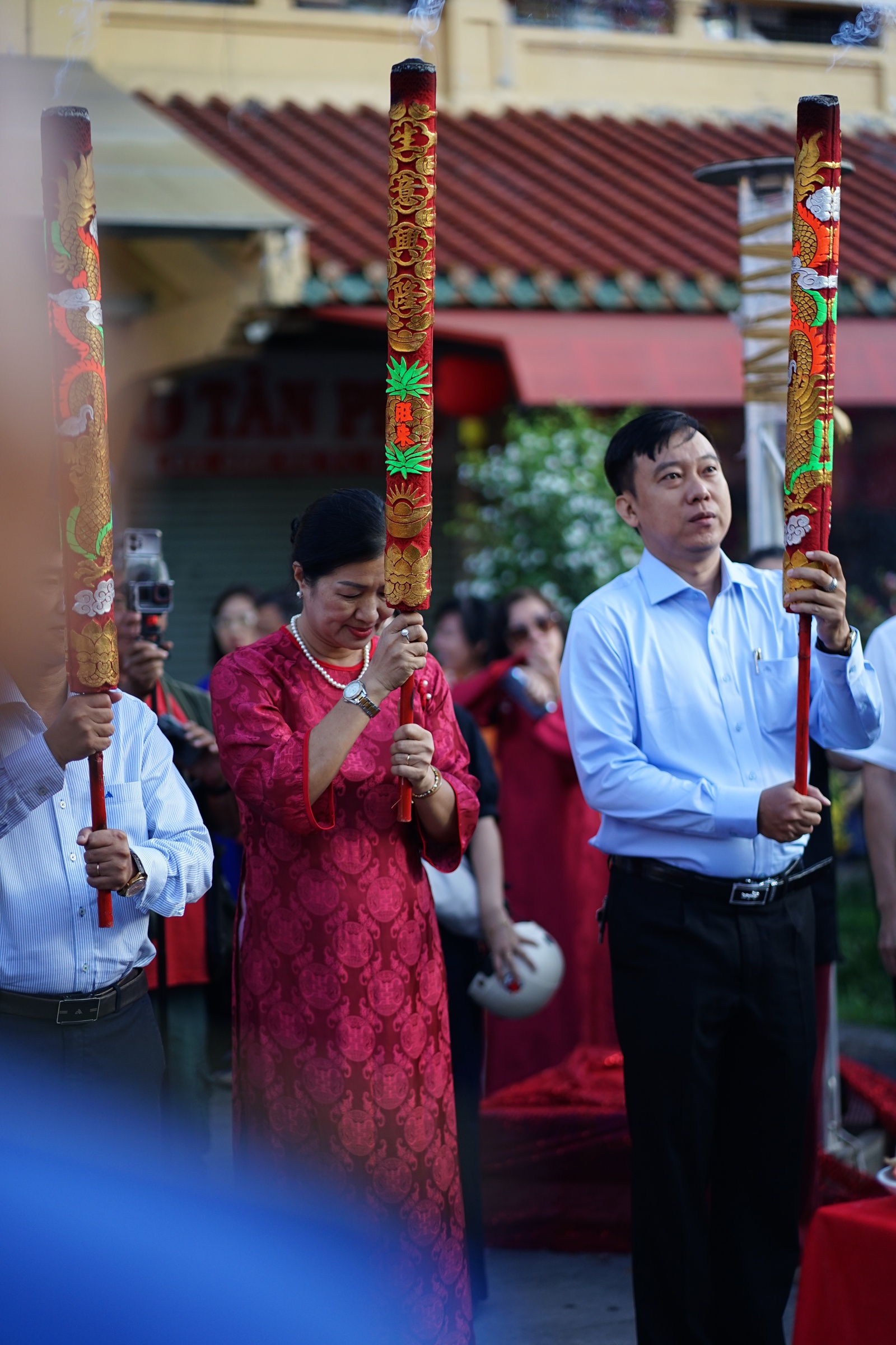 Sáng 12 âm lịch có gì mà tiểu thương đồng loạt bày heo quay, ngũ đậu giữa lòng chợ Bình Tây?- Ảnh 10. Sáng 12 âm lịch có gì mà tiểu thương đồng loạt bày heo quay, ngũ đậu giữa lòng chợ Bình Tây?- Ảnh 10.
