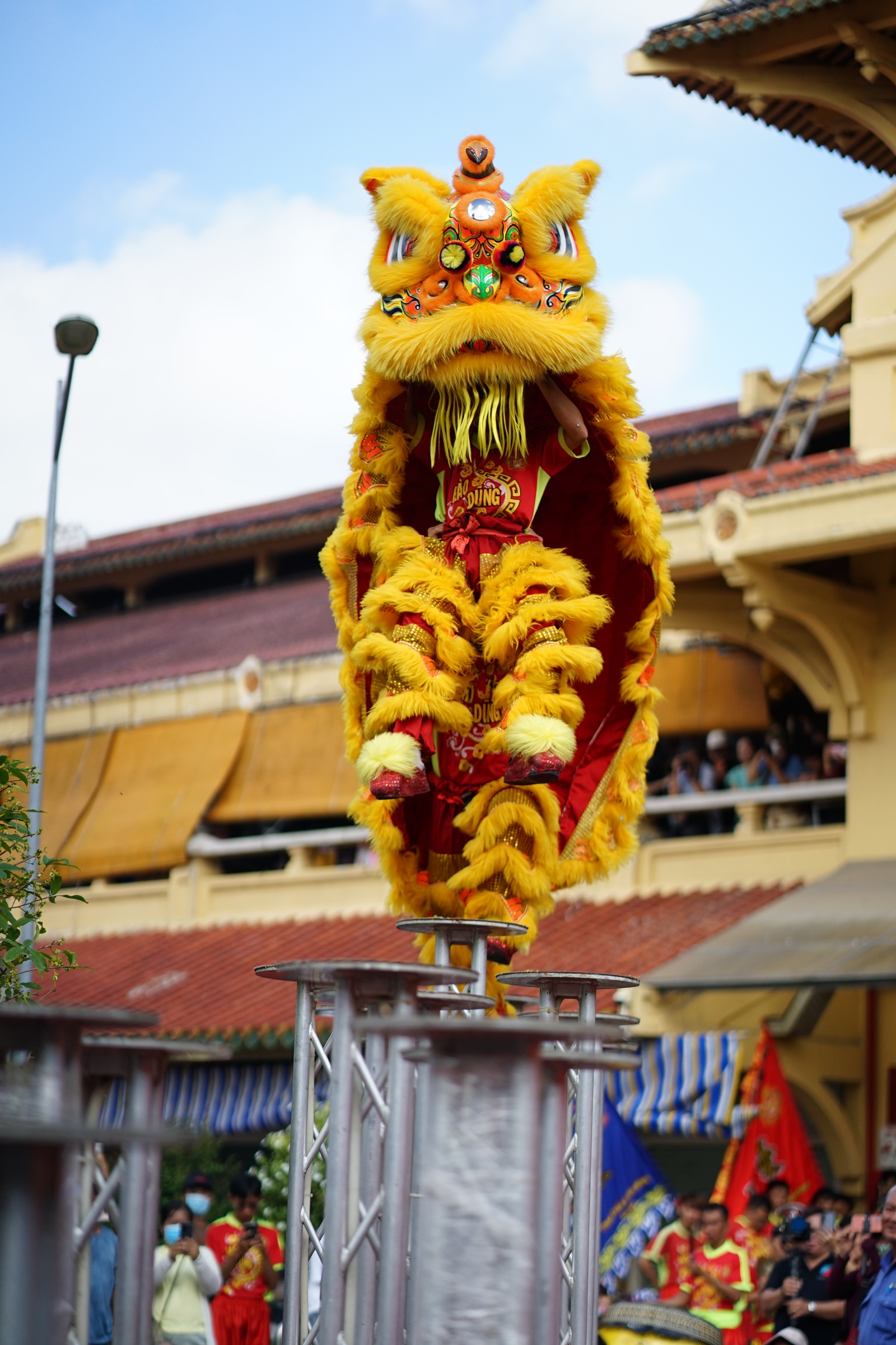 Sáng 12 âm lịch có gì mà tiểu thương đồng loạt bày heo quay, ngũ đậu giữa lòng chợ Bình Tây?- Ảnh 2. Sáng 12 âm lịch có gì mà tiểu thương đồng loạt bày heo quay, ngũ đậu giữa lòng chợ Bình Tây?- Ảnh 2.