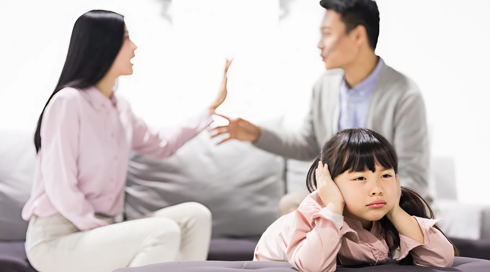 4 dấu hiệu trẻ đang sợ cha mẹ chứ kh&ocirc;ng phải t&ocirc;n trọng- Ảnh 1.