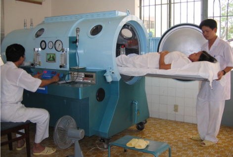 Em b&eacute; sống thực vật "hồi sinh" nhờ điều trị bằng thở oxy cao &aacute;p: Từ một ca bệnh kỳ diệu đến một hướng đi mới- Ảnh 5.