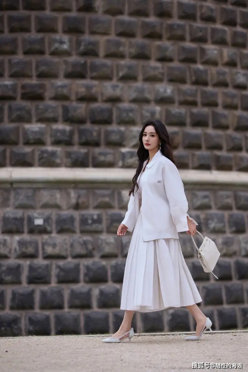 Dương Mịch sao lại bị đối xử thế n&agrave;y?- Ảnh 1.