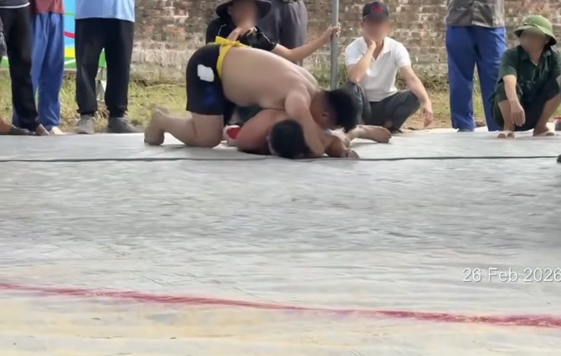 Vụ đô vật 44 tuổi tử vong tại hội làng ở Hà Nội: Công an vào cuộc- Ảnh 1. Vụ đô vật 44 tuổi tử vong tại hội làng ở Hà Nội: Công an vào cuộc- Ảnh 1.