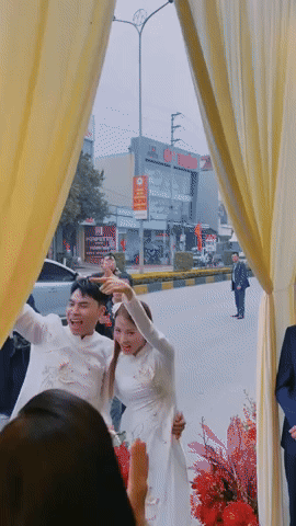 MC Huyền Trang M&ugrave; Tạt bị ch&ecirc; &ldquo;thừa năng lượng&rdquo; v&igrave; loạt h&agrave;nh động trong đ&aacute;m cưới với tuyển thủ Đức Huy- Ảnh 5.