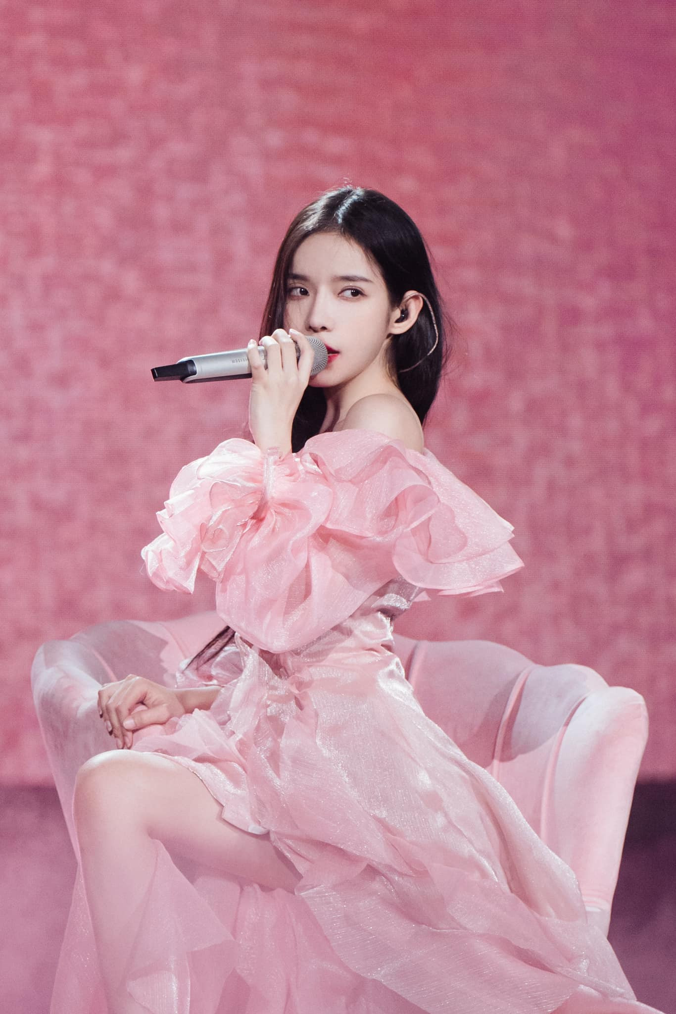 Nữ ch&iacute;nh đ&oacute;ng phim Việt 300 tỷ: Mỹ nh&acirc;n v&ograve;ng eo 55cm, ca nhạc sĩ đa t&agrave;i thử đủ show thực tế cuối c&ugrave;ng cũng "l&atilde;i đậm&rdquo;- Ảnh 3.