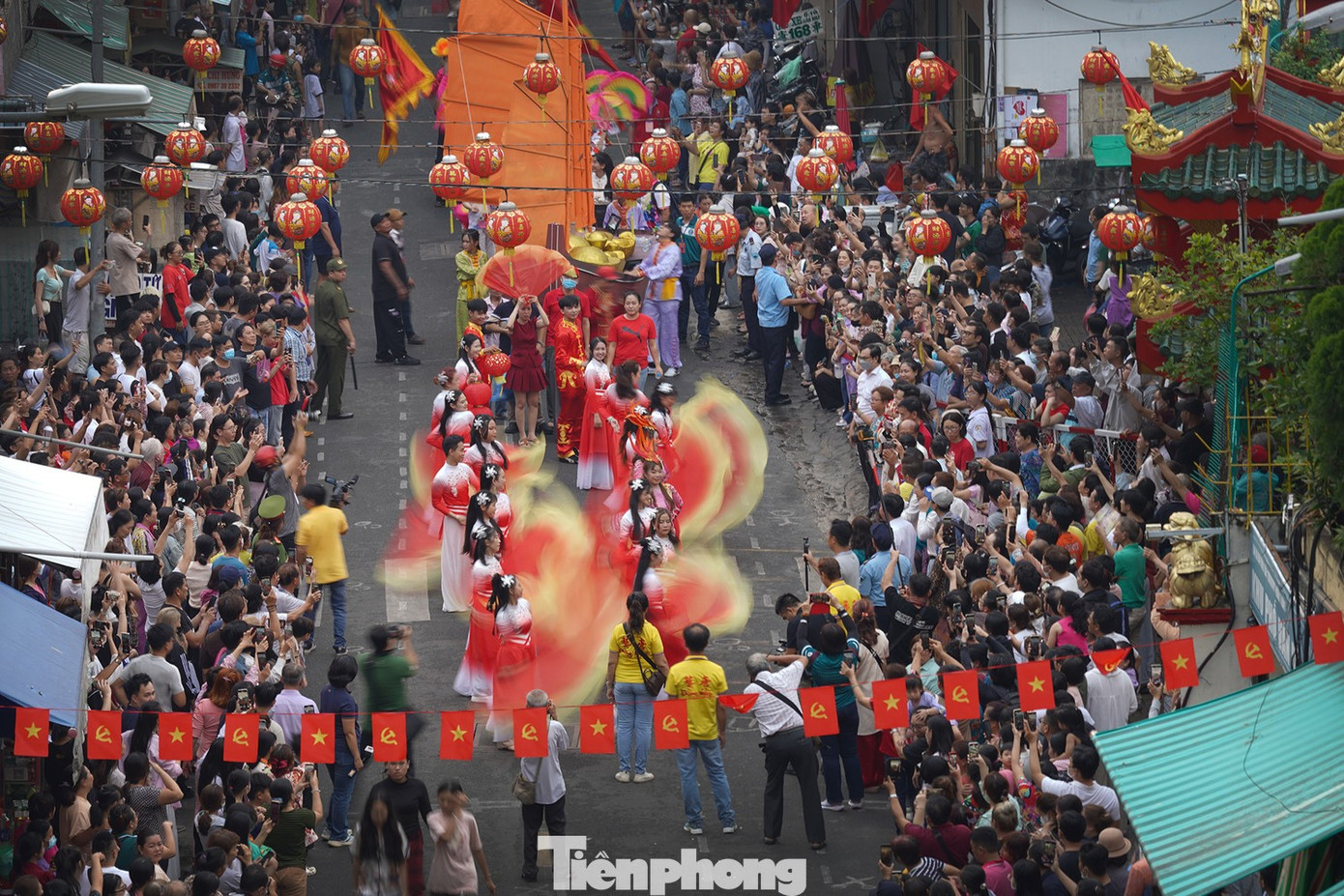 Chuỗi lễ hội Rằm th&aacute;ng Gi&ecirc;ng độc đ&aacute;o của người Hoa ở Chợ Lớn- Ảnh 2.