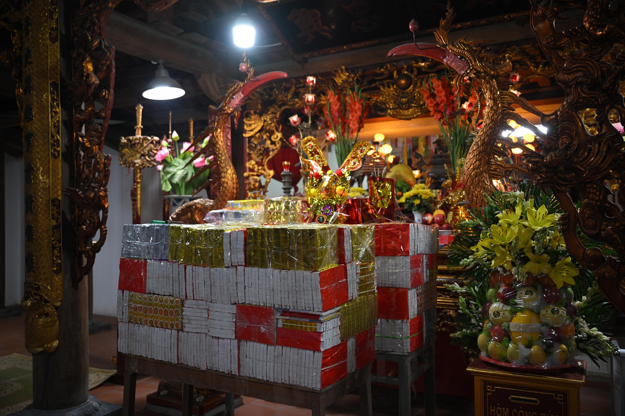 H&agrave; Nội: Cả trăm người lao v&agrave;o "xin lửa" mang về nh&agrave; trong đ&ecirc;m khuya- Ảnh 4.