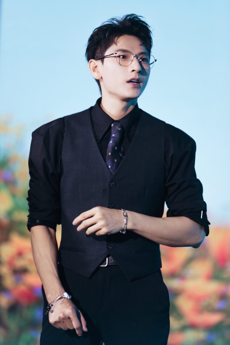 Showbiz Việt c&oacute; mỹ nam chưa từng biết xấu: Đẹp như x&eacute; truyện bước ra, kỷ lục Top 100 nam thần Ch&acirc;u &Aacute; chưa ai ph&aacute; vỡ- Ảnh 1.