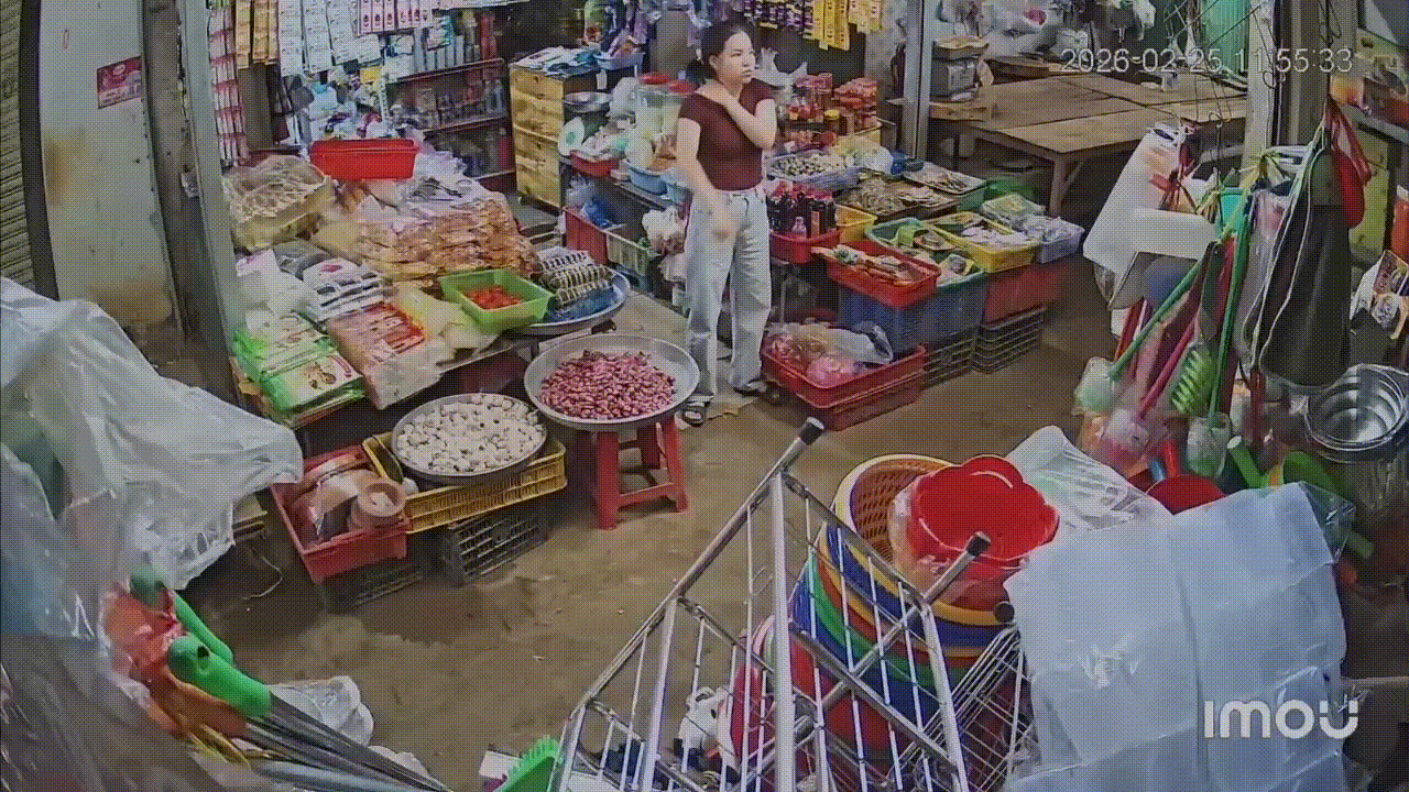 Nữ chủ tiệm tạp ho&aacute; ngất xỉu sau khi gặp 2 người lạ tiết lộ nhiều t&igrave;nh tiết &aacute;m ảnh- Ảnh 1.