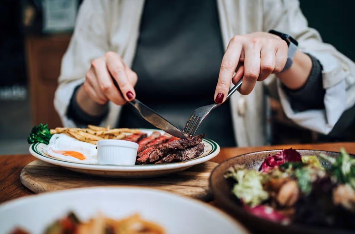 Nghi&ecirc;n cứu 5.000 người cao tuổi Trung Quốc, ph&aacute;t hiện điều bất ngờ về chế độ ăn sống thọ- Ảnh 1.