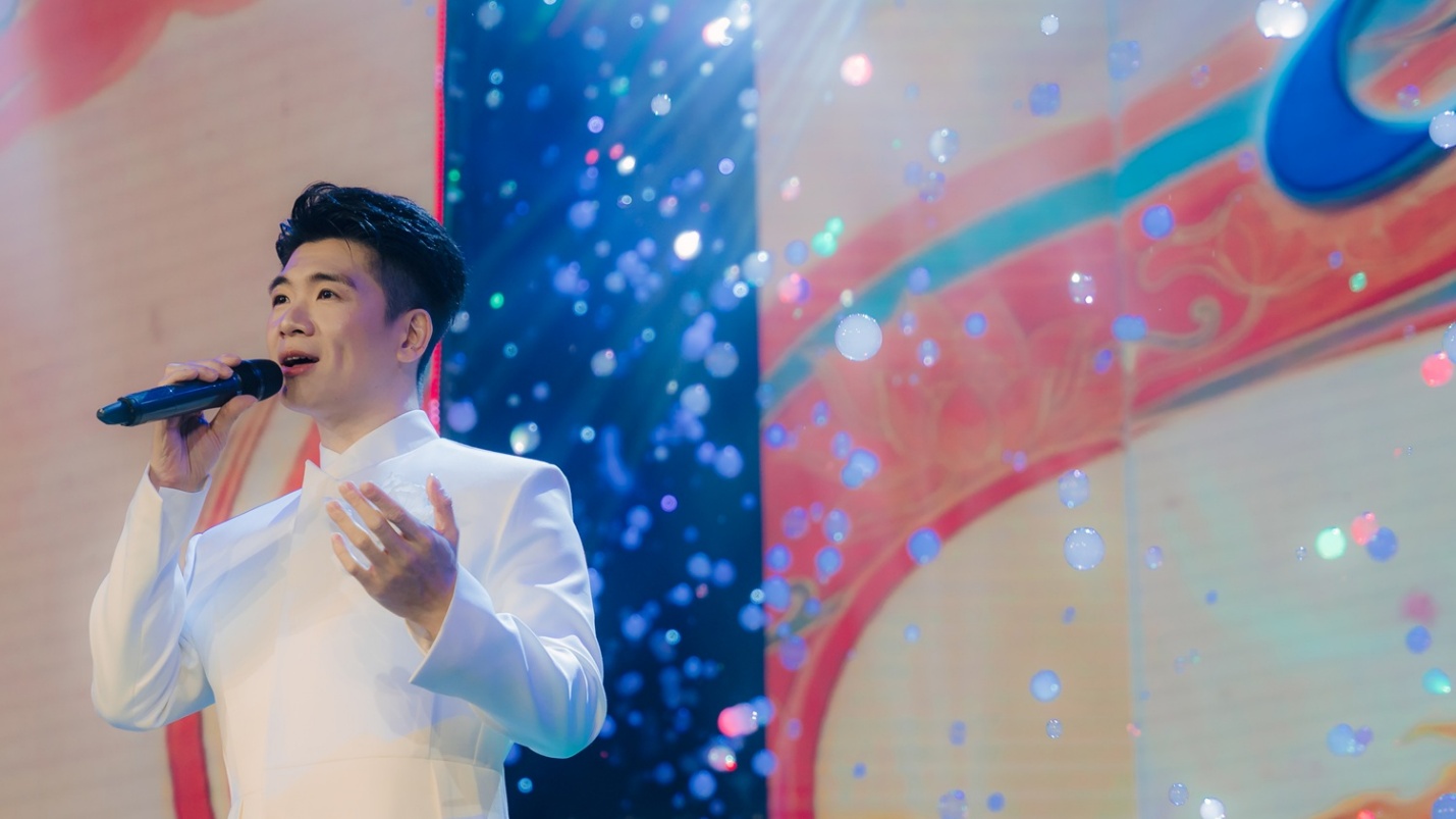 Visual cực đỉnh của Ph&oacute; Chủ tịch SHB Đỗ Quang Vinh tại chương tr&igrave;nh &ldquo;Khởi&rdquo;- Ảnh 2.