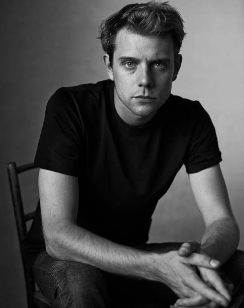 Jonathan Anderson tiếp tục &ldquo;giữ chuỗi&rdquo; phong c&aacute;ch preppy với BST Xu&acirc;n H&egrave; kết hợp c&ugrave;ng UNIQLO- Ảnh 1.